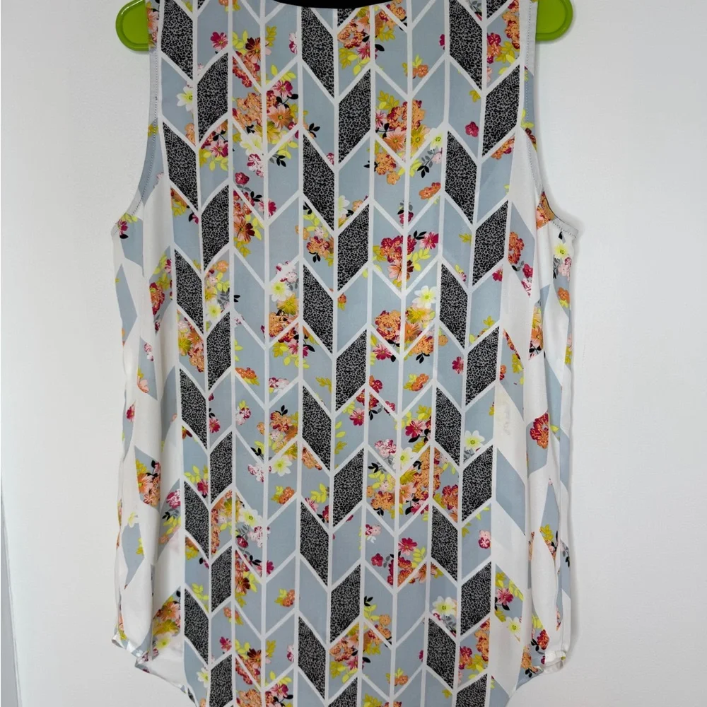 CAbi Multicolor Geometric Floral Sleeveless Lightweight Blouse Size Medium - Picture 7 of 14